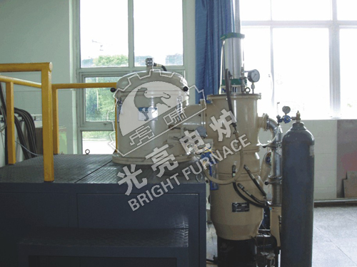 熱烈慶祝光亮電爐公司，被奉化市鄉(xiāng)鎮工業(yè)局評為“重點工業(yè)企業(yè)”